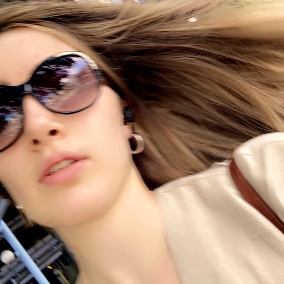 Meet your Posher, Madeline - Picture 1 of 1